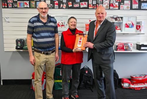  Peter Murrell Walkers receiving an AED